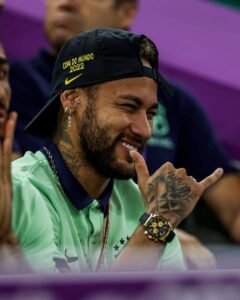 Neymar dans les gradins pour le match Brésil Vs Cameroun