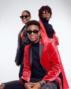 Photo du groupe ROBSY, de gauche à droite, Roberts Shnaida Févry, Yanni Févry, Merlenka Silencieu. Crédit photo: @its_robsy
