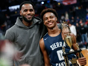 LeBron James et son fils Bronny james, Crédit photo: Google